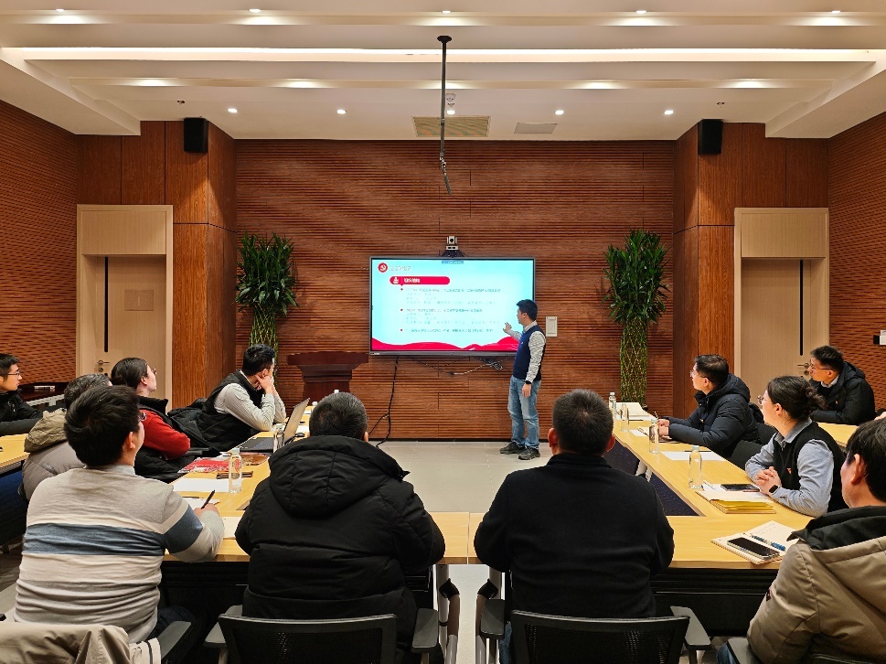 十二室党支部召开全体党员大会